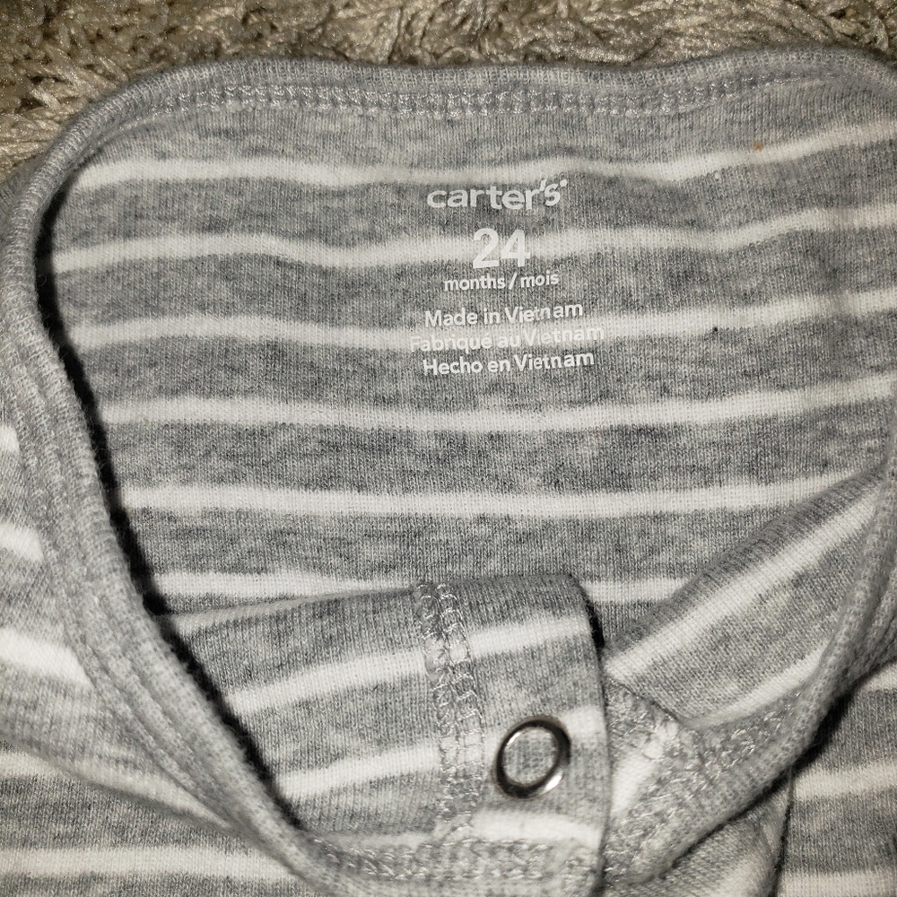 24m boy Carter's outfit and 2 rompers - Picture 4 of 13